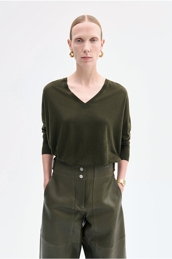 V-Neck Sweater in Fine Cashmere, Olive