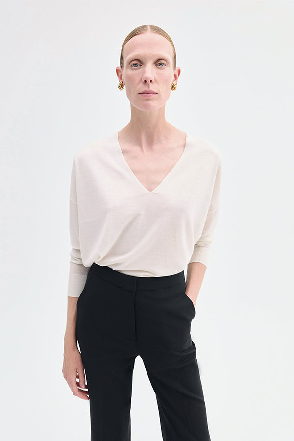 V-Neck Sweater in Fine Cashmere, Ivory