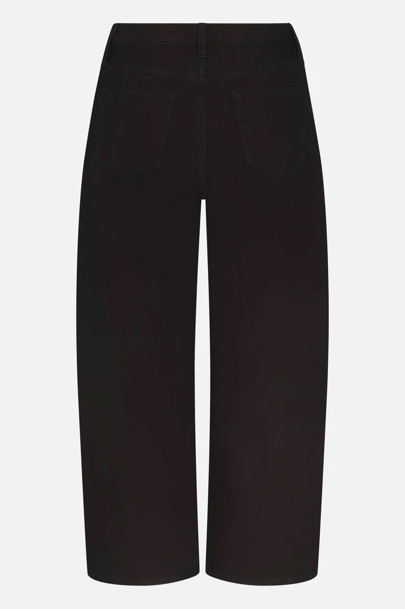 The Bow, Black