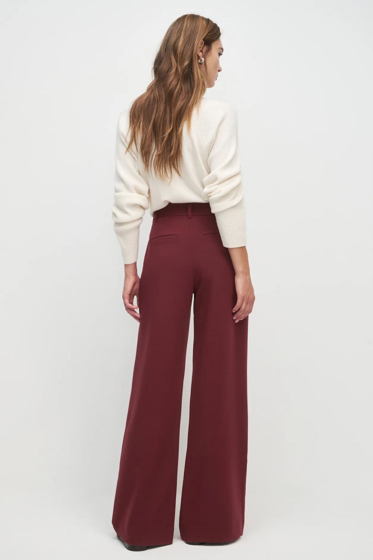 The Jones Pant, Vino